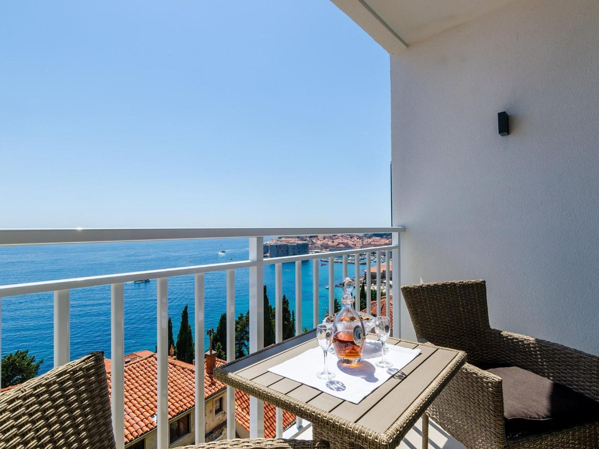 Lazarin - One Bedroom With Balcony And Sea View 2 Mali Apartment